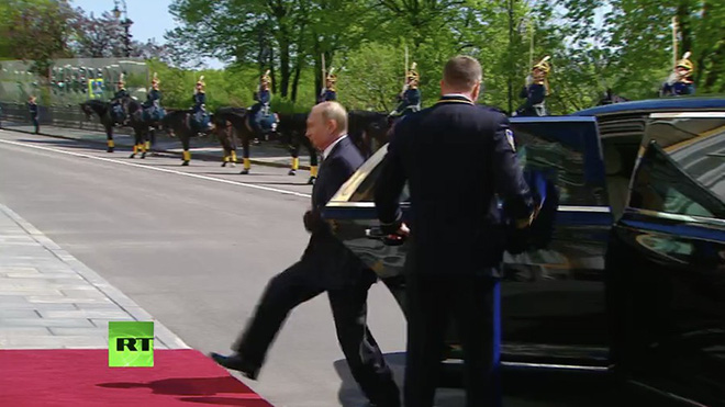 Ông Putin đã sử dụng siêu xe mới công nghệ vượt xa xe của ông Trump tại lễ nhậm chức? Ông Putin đã sử dụng siêu xe mới công nghệ vượt xa xe của ông Trump tại lễ nhậm chức?
